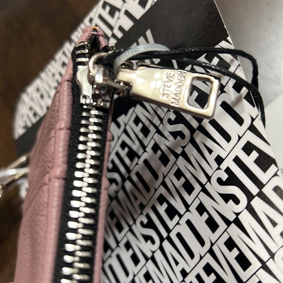 Steve Madden Zip Around CardCase Wristlet & keychain - Picture 6 of 11